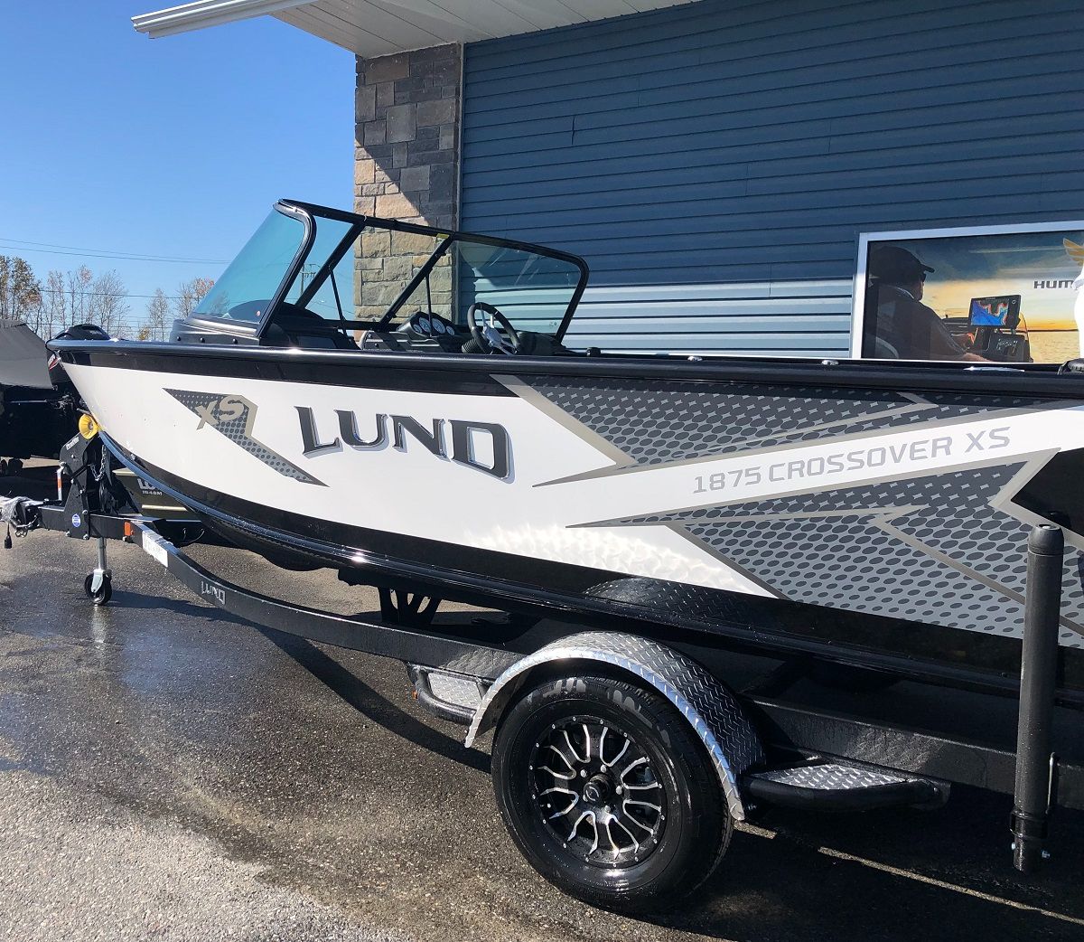 Lund® Crossover XS 1875 - Aluminum Family Fish and Ski Boats
