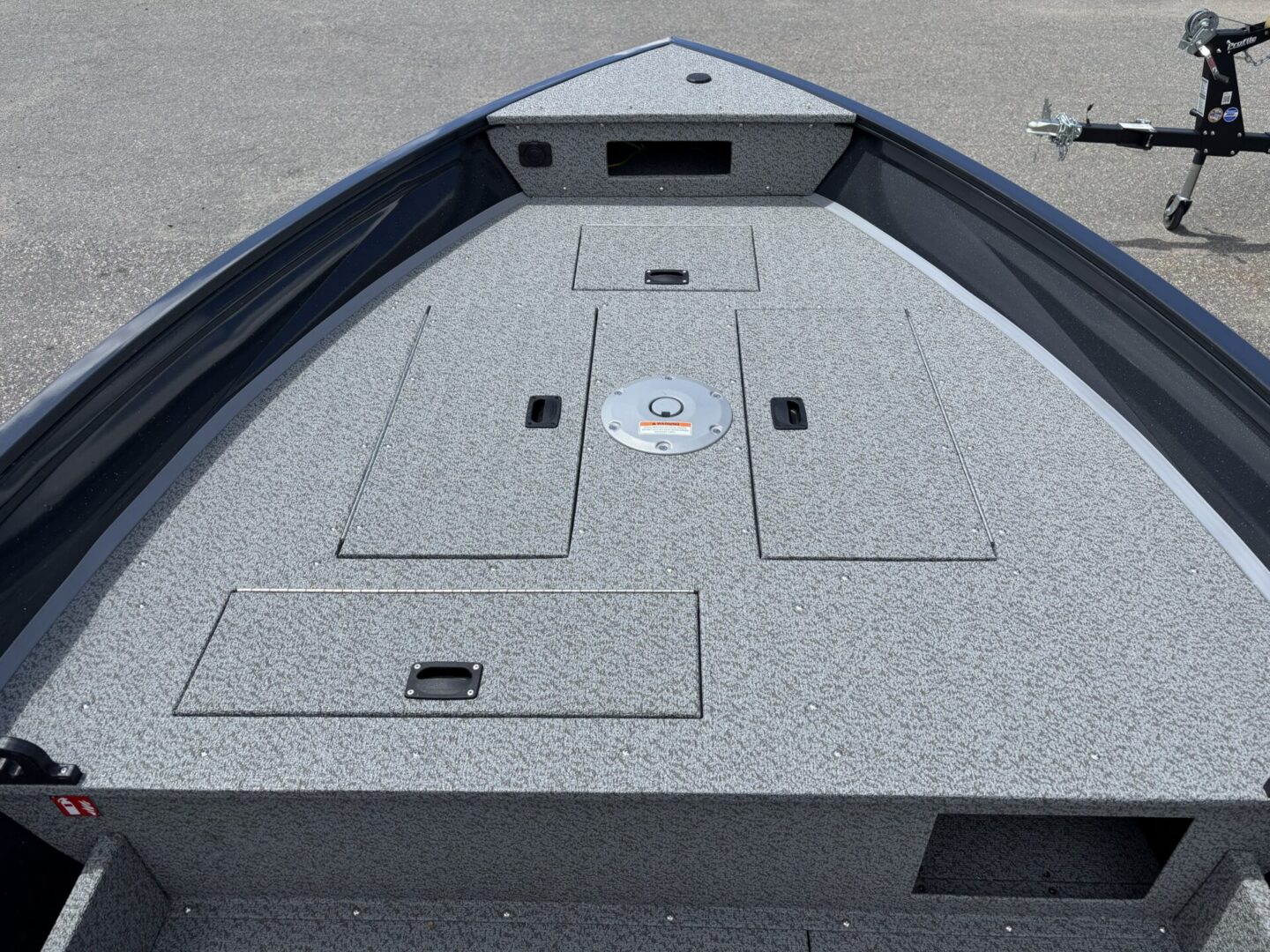 Bow deck hatches with pedestal mount