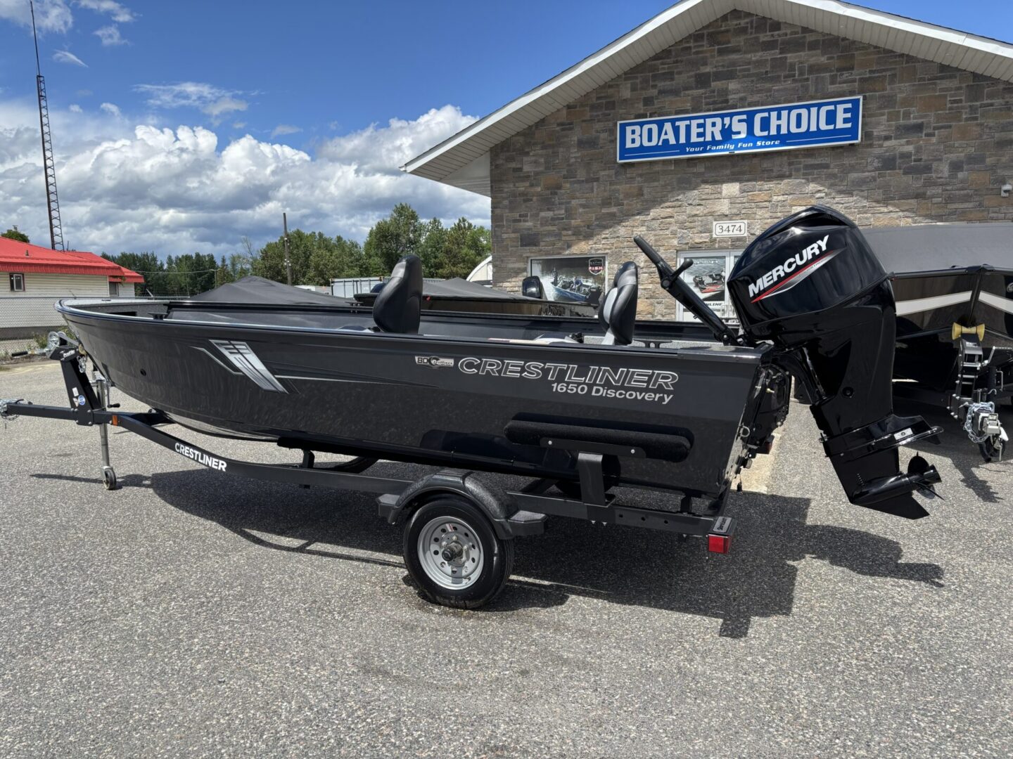 Crestliner 1650 Discovery trailer with Mercury motor
